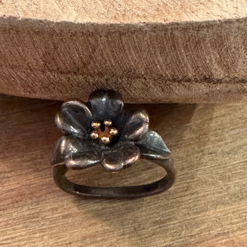 James Avery Retired April Flower Ring